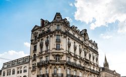 Un antico edificio nel centro storico di Limoges, Francia. Questa città si trova nel dipartimento dell'Alta Vienne, nella regione Nuova Aquitania, ed è conosciuta per la porcellana ...