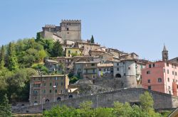 Un bel panorama del borgo di Soriano nel Cimino, provincia di Viterbo (Lazio) - © Mi.Ti. / Shutterstock.com