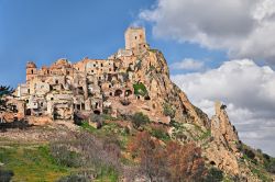 Un bel panorama di Craco, provincia di Matera, Basilicata. Abbandonata negli anni sessanta per via di una frana, questa cittadina fantasma è diventata in seguito un'importante attrazione ...