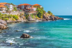 Un bel panorama di Sozopol, Bulgaria, con la baia nel Mar Nero.

