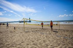 Un campo da beach volley a L'Aia (Olanda) - © lahayestock / Shutterstock.com