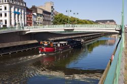 Un canale in centro a Charleroi, una delle città della parte francofona del Belgio.