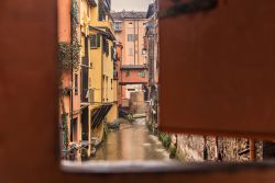 Un canale nascosto tra i vicoli del centro di ...