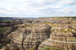 Un canyon nelle Badlands di  Drumheller in Alberta, Canada - © hdsidesign / Shutterstock.com