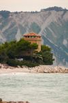 Un castello nella zona di Portonovo sul Conero, regione Marche