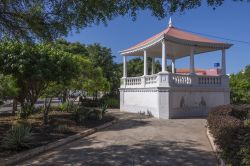 Un chiosco in Praça Alexandre Albuquerque nel Plateau di Praia. Siamo sull'isola di Santiago, a Capo Verde - © Salvador Aznar / Shutterstock.com