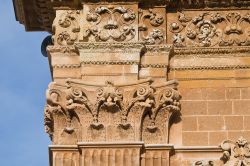 Un dettaglio architettonico del Santuario del Santissimo Crocifisso di Galatone