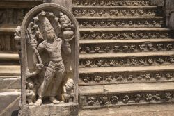 Un dettaglio della Stupa House a Polonnaruwa, Sri Lanka. Si ritiene che quest'antica costruzione risalga al regno di Parakramabahu e che sia stata edificata per ospitare come reliquia un ...