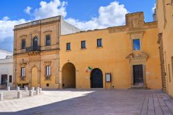 Un dettaglio di una piazza a Presicce in Puglia
