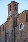 Un edificio religioso nel centro cittadino di Teramo, Abruzzo, fotografato al calar del sole.
