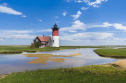 Un faro sulla costa di Cape Cod in Massachusetts