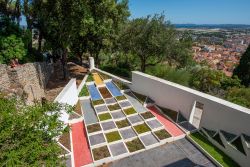 Un giardino cubista alla villa Noailles, Hyères (Francia). A progettare il parco di questa storica residenza è stato l'architetto Gabriel Guevrekian - © DeGe Photos / ...