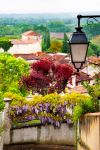 Un grazioso angolo bucolico di Aubeterre-sur-Dronne, Francia: dal 1993 è considerato uno dei  villaggi più belli di tutto il paese.
