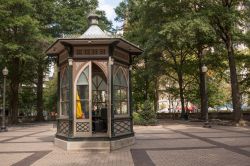 Un grazioso chiosco in ferro in Rittenhouse Square a Philadelphia, Pennsylvania (USA).
