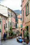 Un grazioso scorcio del centro di Levanto, Liguria, in una giornata di pioggia - © lauradibi / Shutterstock.com