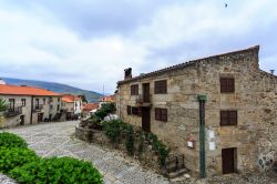 Un grazioso scorcio del villaggio portoghese di Linhares da Beira.

