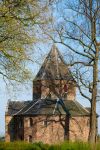 Un grazioso scorcio della chiesa di San Nicola nel parco Valkhof a Nijmegen, Olanda.
