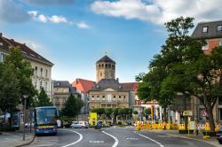 Un grazioso scorcio di Bayreuth, Germania, con i suoi viali alberati - © AndrijaP / Shutterstock.com