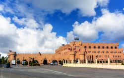 Un hotel lungo la strada da Olite a Tudela, Spagna - © Elzloy / Shutterstock.com