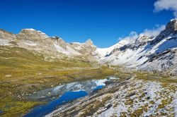 Un lago spettacolare a Glattalp, poco sopra Muotathal, sulle Alpi Svizzere.
