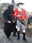 Un Mamuthone ed un  Issohadore in posa al carnevale di Mamoiada in Sardegna