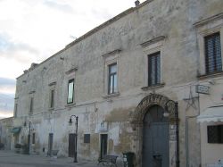 Un palazzo baronale nel centro storico di Merine in Puglia - © Lupiae - CC BY-SA 3.0, Wikipedia