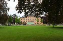 Un palazzo immerso in un parco rigoglioso a Leoben, Austria - © Ververidis Vasilis / Shutterstock.com