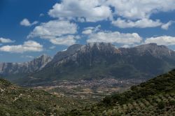 Un panorama sconfinato attende i visitatori della regione di Dorgali con il Supramonte sullo sfondo