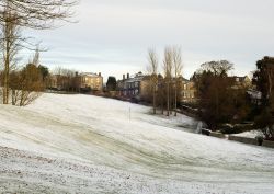 Un parco di Dunfermline in inverno, Scozia, UK. La cittadina è situata su un rilievo a 5 km dalle rive del Firth of Forth.
