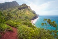 Un percorso di trekking lungo la costa Napali isola di Kauai, Hawaii