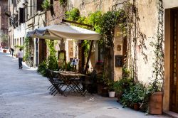 Un pittoresco angolo del centro storico di Buonconvento, Toscana - © Oscity / Shutterstock.com