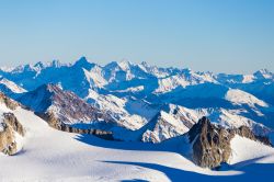 Un pittoresco panorama dell'Aiguille du Midi, Alpi francesi, Chamonix.

