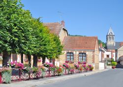 Un pittoresco scorcio del Villaggio dei Fiori sullo Strada Turistica dello Champagne vicino a Epernay, Francia.

