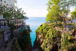 Un pittoresco scorcio dell'antico centro di Kaleici, Antalya, Turchia. Protetti ancora oggi dal vecchio porto romano, Kaleici e i suoi edifici storici rappresentano il nucleo originario ...