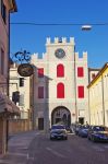 Un pittoresco scorcio dell'antico centro di Vittorio Veneto, Treviso. Deve il suo nome al re d'Italia Vittorio Emanuele II° - © Alessandro Zappalorto / Shutterstock.com