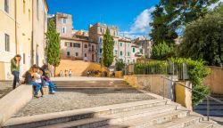 Un pomeriggio estivo a Tivoli, provincia di Roma, Lazio. A circa 25 chilometri da Roma, Tivoli merita una visita per le sue splendide ville e architetture militari - © Stefano_Valeri / ...