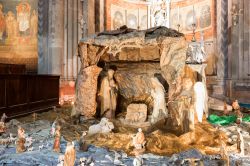 Un presepe durante il periodo natalizio in una chiesa di Piacenza in Emilia