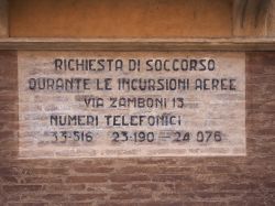 Un ricordo della Seconda Guerra Mondiale a Bologna, quando era sottoposta ai bombardamenti alleati - © Claudio Divizia / Shutterstock.com
