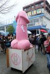 Un simbolo fallico al Kanamara Matsuri in Giappone - © Stealth3327, CC0, Wikipedia