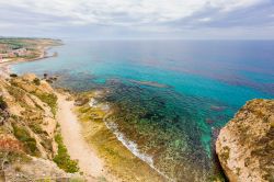 Un suggestivo panorama dall'alto del mare Mediterraneo a Sciacca, Sicilia.



