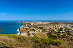 Un suggestivo panorama di Dakar, Senegal. Capitale di uno stato indipendente da pochi decenni, per l'esattezza dal 1960, Dakar è uno dei centri culturali più importanti dell'Africa.



 ...