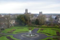 Un suggestivo scorcio della città di Kilkenny, Irlanda. Siamo in una delle più popolari destinazioni turistiche irlandesi mentre per molti abitanti è meta per il fine settimana.
 ...