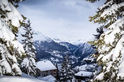 Un suggestivo scorcio dell'Alta Tarentaise nei pressi de La Rosiere, Francia. Questo territorio comprende una parte dell'area del massiccio della Vanoise, il versante sud del Beaufortin ...