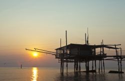 Un Trabocco, un capanno da pesca su Punta Rocciosa di Fossacesia in provincia di Chieti in Abruzzo