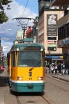 Un tram in una strada della città di Norrkoping, Svezia. Questa città è l'ottava più grande del paese con una popolazione di quasi 140 mila abitanti - © ...