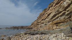 Un tratto della costa di Saint-Mandrier-sur-Mer, Francia. Questa cittadina fondata nel 1950 si trova nella regione della Provenza-Alpi-Costa Azzurra.
