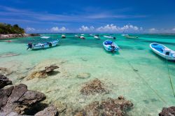 Un tratto della costa tropicale nei pressi di Akumal, Messico. Questa località si affaccia sul mare dei Caraibi fra le città di Playa del Carmen e Tulum.



