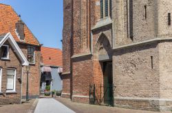 Un tratto della strada ciottolata davanti la chiesa di Santo Stefano a Hasselt, Belgio.

