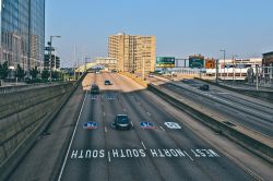 Un tratto dell'autostrada di Cincinnati, Ohio, in estate - © Alina Zamogilnykh / Shutterstock.com