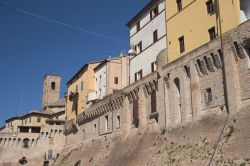 Un tratto delle mura fortificate di Jesi, provincia di Ancona. Erette nel XIV° secolo sul tracciato delle più antiche mura romane, sono il simbolo della libertà del Comune. ...